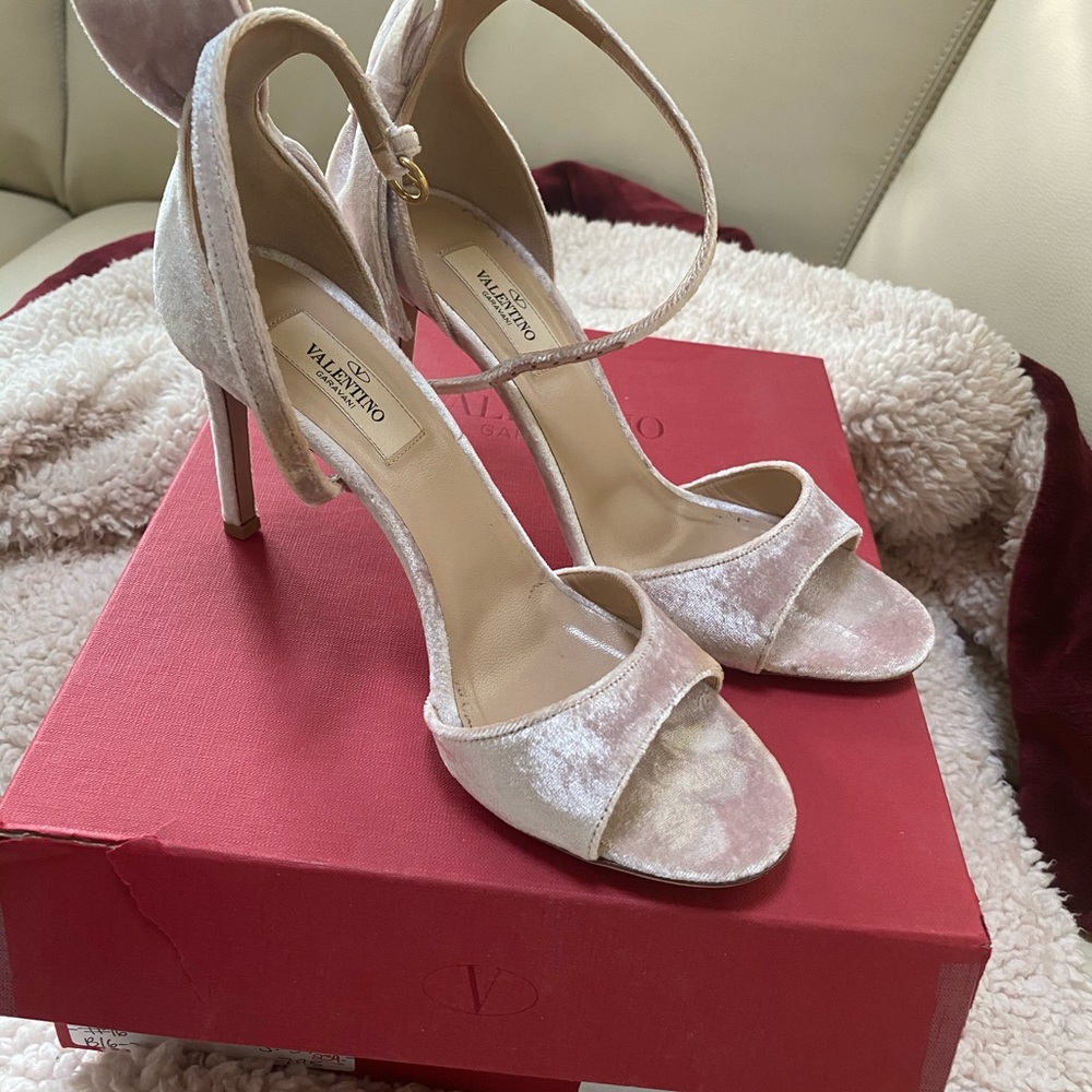 Valentino pale pink sandals